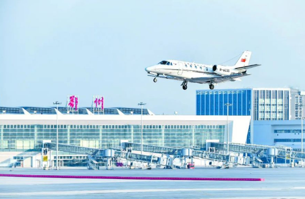 黃石臨空經(jīng)濟(jì)跑出“加速度”：冰鮮水產(chǎn)“次日達(dá)全國(guó)”，3C產(chǎn)品“隔日通全球”